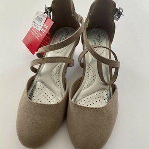 NWT Women’s Dexflex Comfort Size 6-1/2 Tan Wrap Around Closed Toed Heeled Shoes